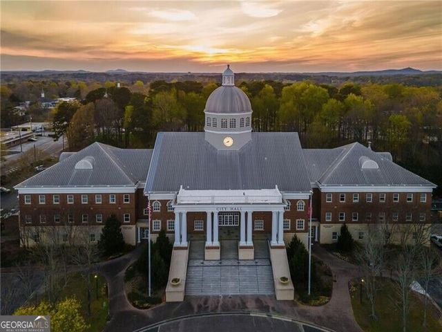 110 Valley Summit Court, Roswell, GA 30075