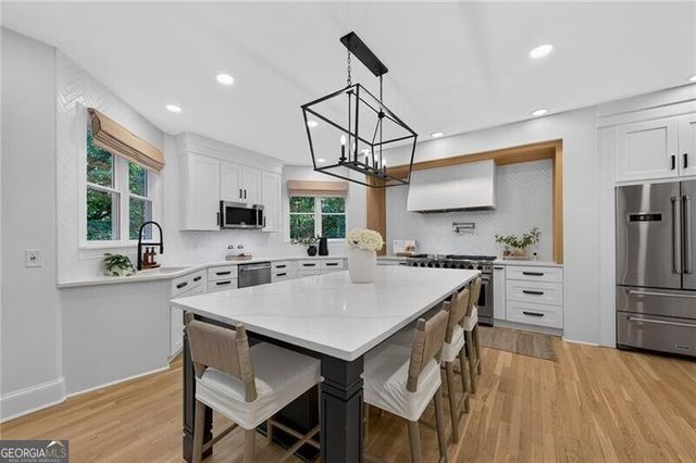 110 Valley Summit Court, Roswell, GA 30075