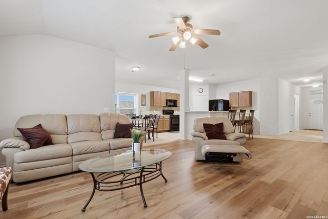 15623 HASTINGS PARK, Selma, TX 78154