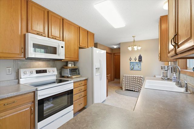 6079 Courtly Alcove B, Woodbury, MN 55125