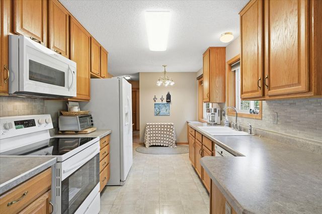 6079 Courtly Alcove B, Woodbury, MN 55125