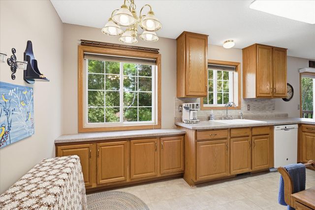 6079 Courtly Alcove B, Woodbury, MN 55125