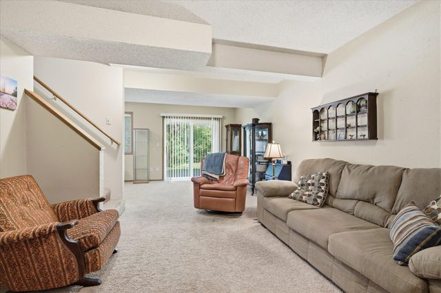 6079 Courtly Alcove B, Woodbury, MN 55125