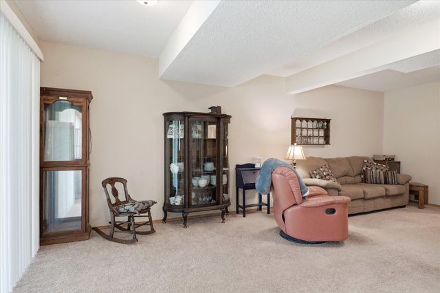 6079 Courtly Alcove B, Woodbury, MN 55125