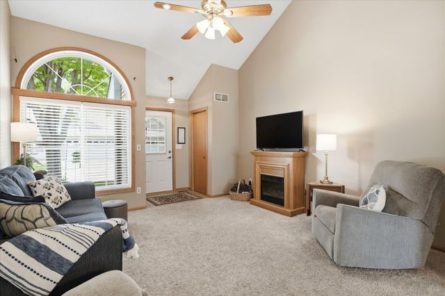 6079 Courtly Alcove B, Woodbury, MN 55125