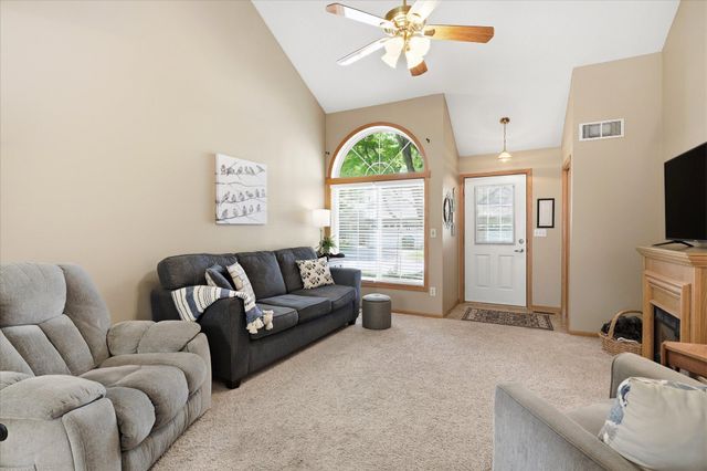 6079 Courtly Alcove B, Woodbury, MN 55125