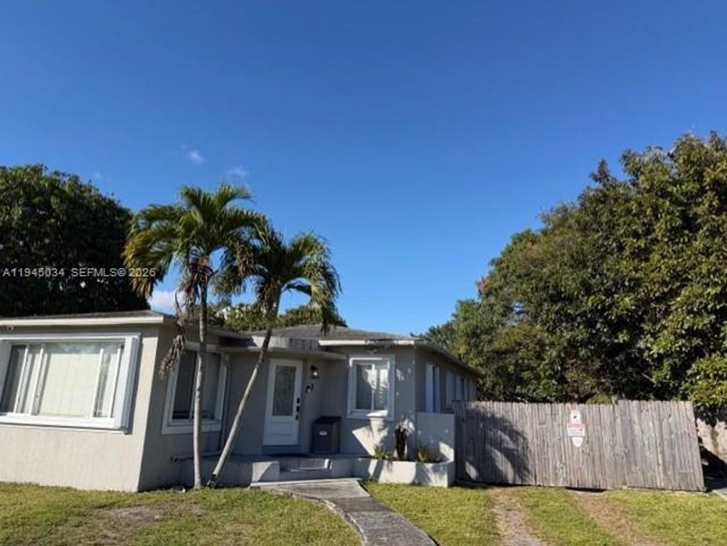 7 NW 116th St, Miami, FL 33168