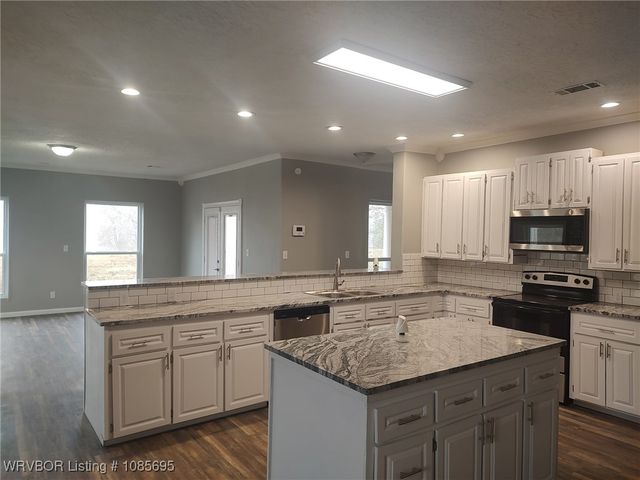 469465 1105 Road, Muldrow, OK 74948