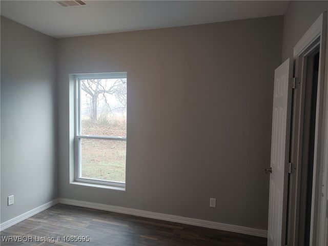 469465 1105 Road, Muldrow, OK 74948