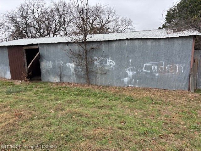 469465 1105 Road, Muldrow, OK 74948