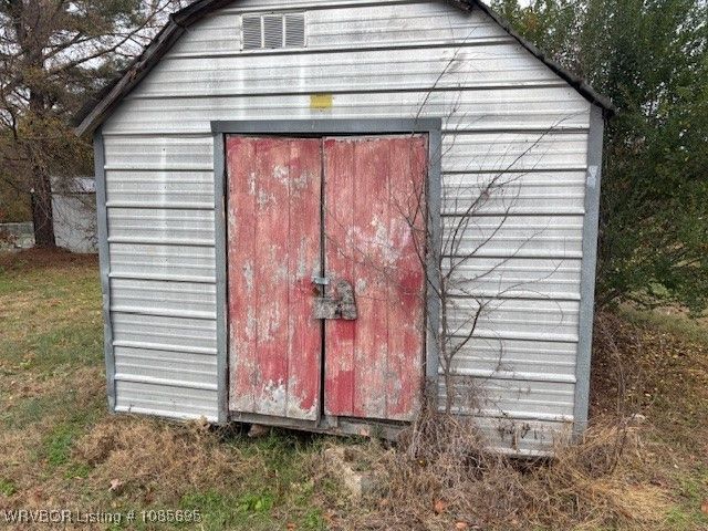 469465 1105 Road, Muldrow, OK 74948