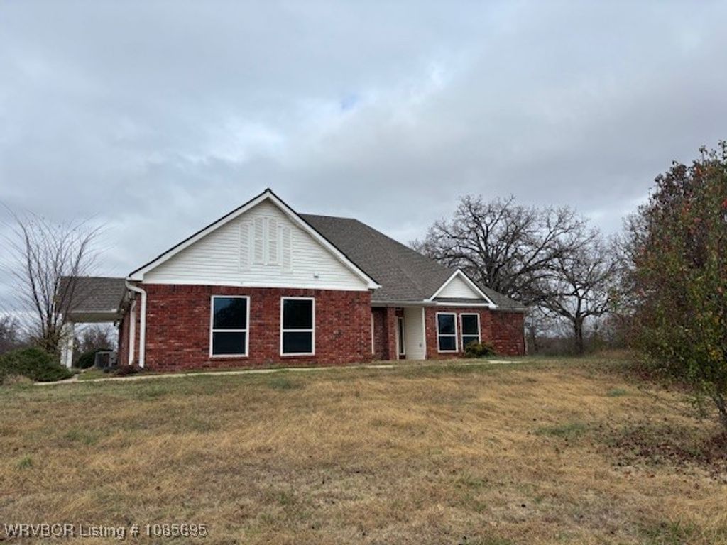 469465 1105 Road, Muldrow, OK 74948