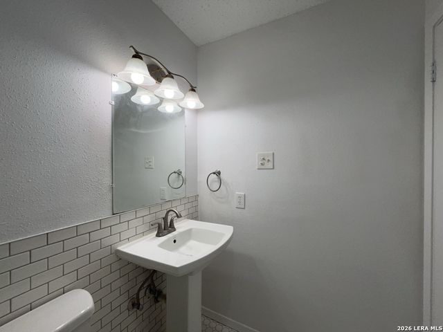 6202 Valley, San Antonio, TX 78250
