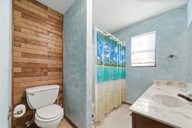 14 Huntington Rd, Augusta, KS 67010