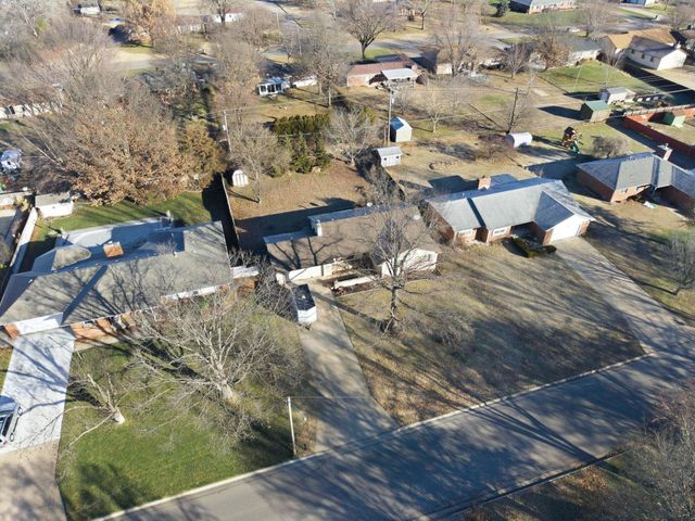14 Huntington Rd, Augusta, KS 67010