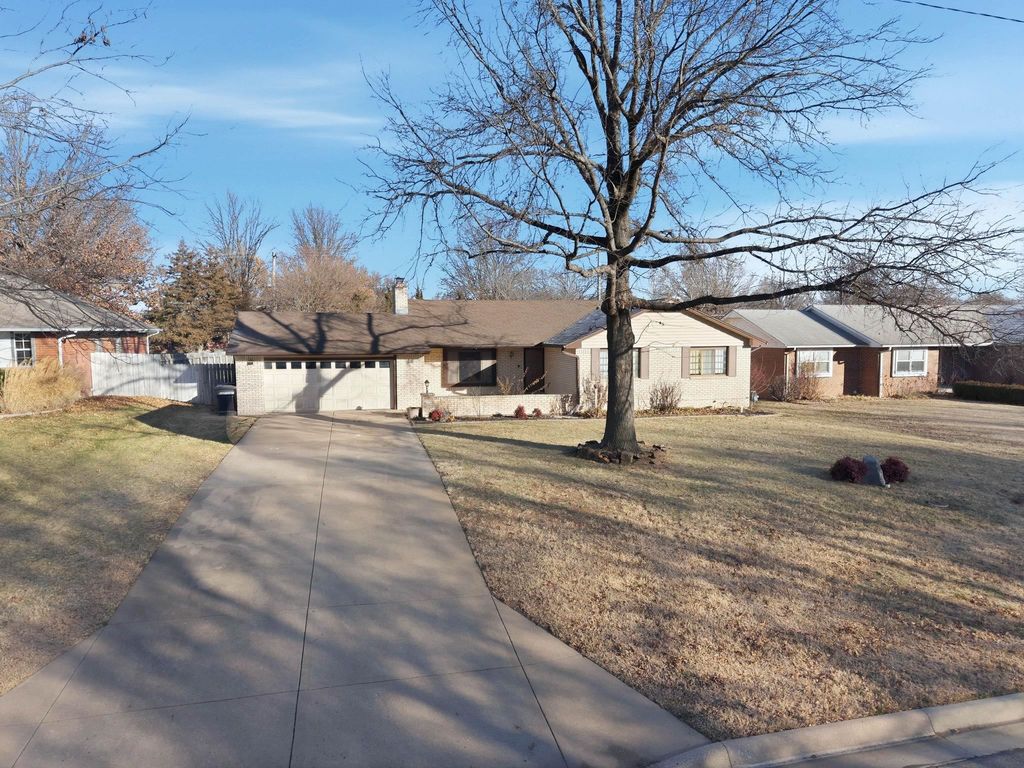 14 Huntington Rd, Augusta, KS 67010