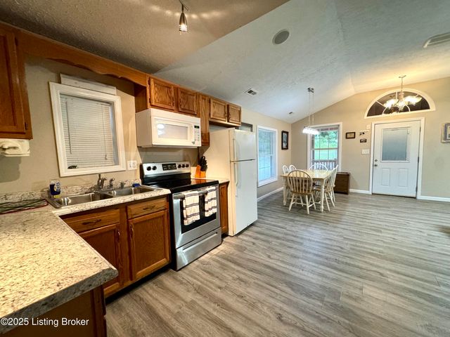 275 Hidden Valley Ln, Ext. A, Hudson, KY 40145