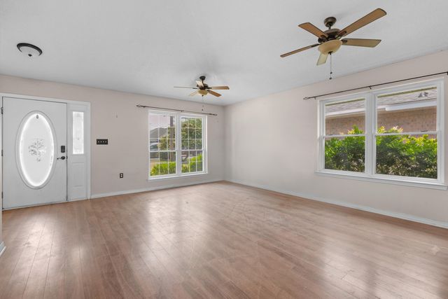 1607 Sutton Place, Fort Walton Beach, FL 32547
