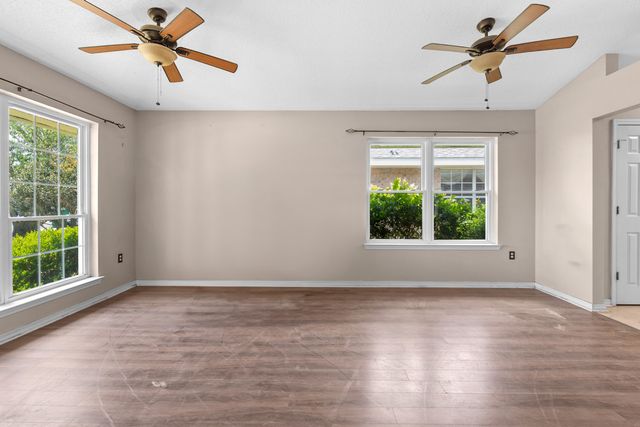 1607 Sutton Place, Fort Walton Beach, FL 32547