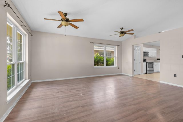 1607 Sutton Place, Fort Walton Beach, FL 32547