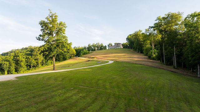66 Shawnokee Trl, Charlotte, TN 37036