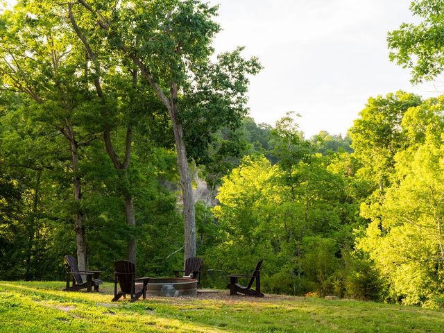 66 Shawnokee Trl, Charlotte, TN 37036