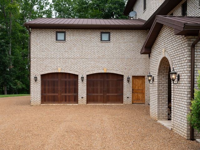 66 Shawnokee Trl, Charlotte, TN 37036