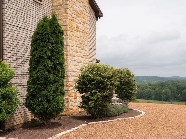 66 Shawnokee Trl, Charlotte, TN 37036