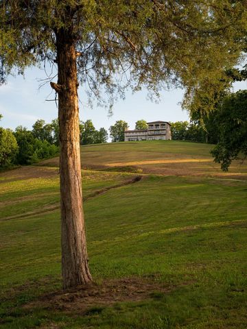 66 Shawnokee Trl, Charlotte, TN 37036