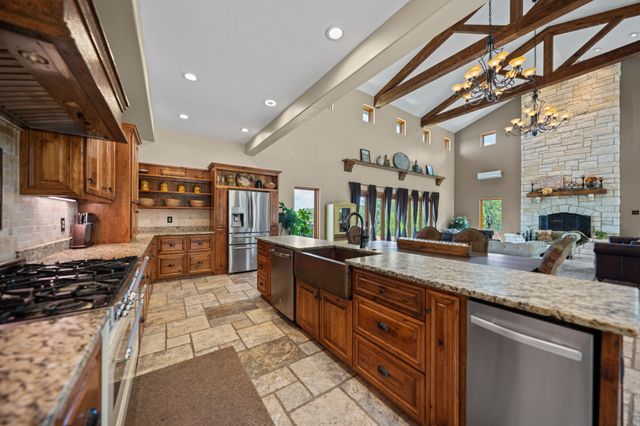 66 Shawnokee Trl, Charlotte, TN 37036
