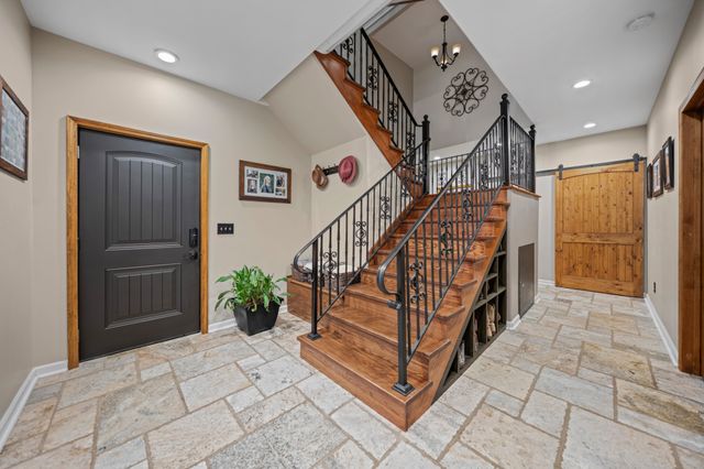 66 Shawnokee Trl, Charlotte, TN 37036