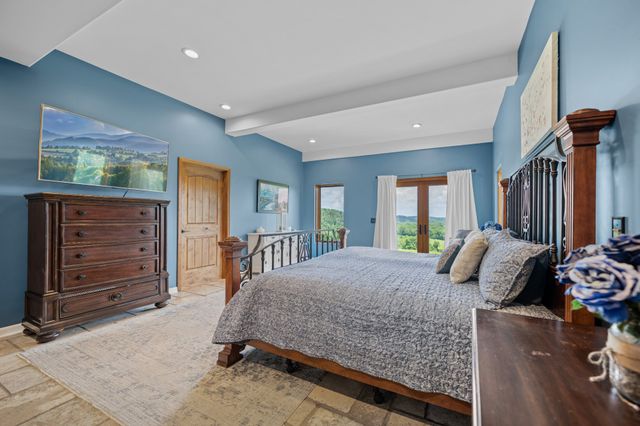 66 Shawnokee Trl, Charlotte, TN 37036