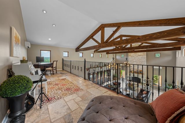 66 Shawnokee Trl, Charlotte, TN 37036