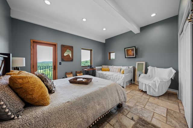 66 Shawnokee Trl, Charlotte, TN 37036