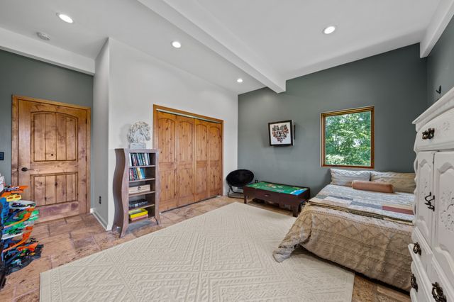 66 Shawnokee Trl, Charlotte, TN 37036