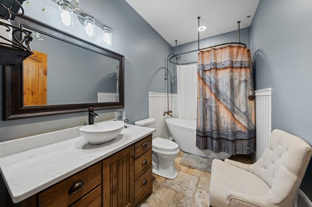 66 Shawnokee Trl, Charlotte, TN 37036
