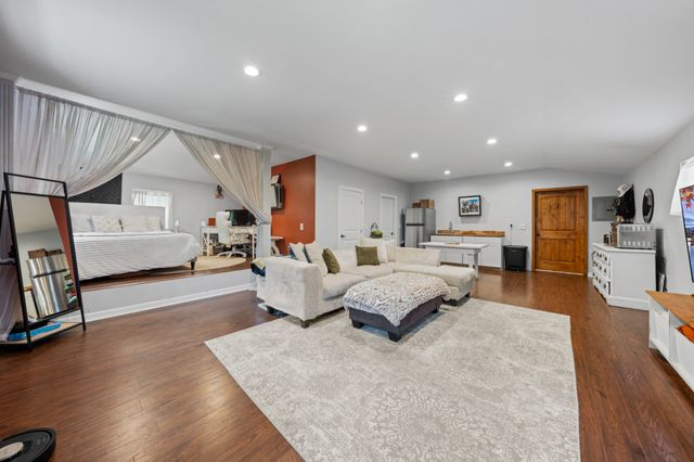 66 Shawnokee Trl, Charlotte, TN 37036