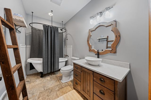66 Shawnokee Trl, Charlotte, TN 37036