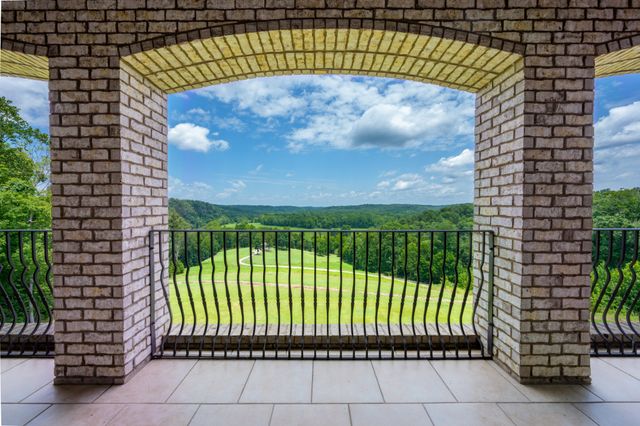 66 Shawnokee Trl, Charlotte, TN 37036