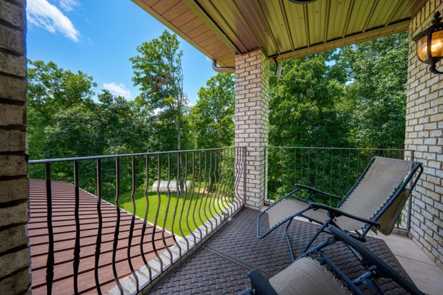 66 Shawnokee Trl, Charlotte, TN 37036
