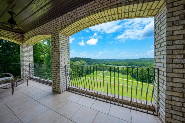 66 Shawnokee Trl, Charlotte, TN 37036