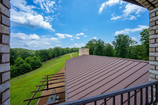 66 Shawnokee Trl, Charlotte, TN 37036