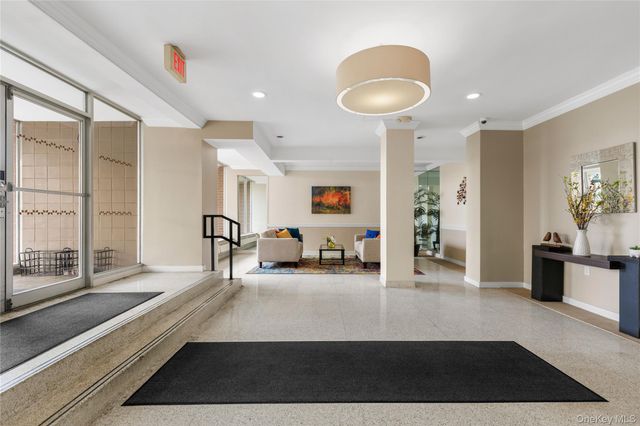 370 Westchester Avenue 4A, Port Chester, NY 10573