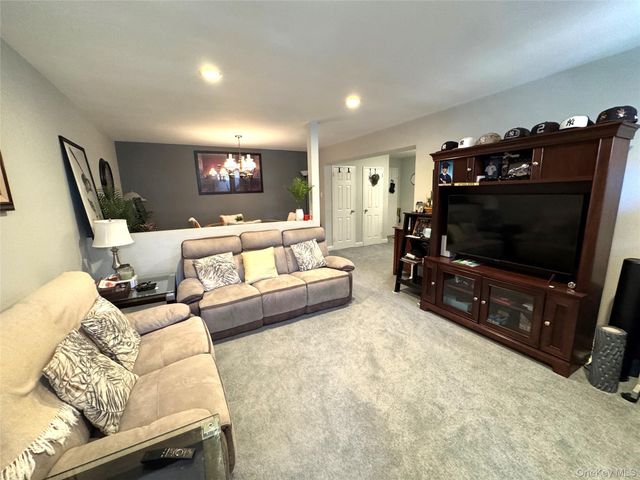 370 Westchester Avenue 4A, Port Chester, NY 10573