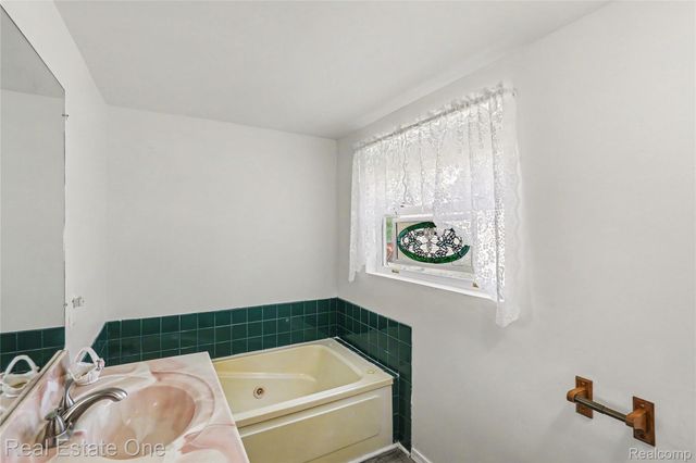 3003 Longview Avenue, Rochester Hills, MI 48307