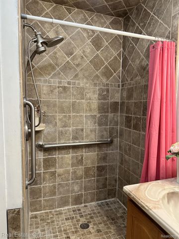 3003 Longview Avenue, Rochester Hills, MI 48307