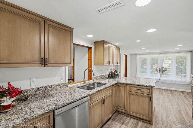 3003 Longview Avenue, Rochester Hills, MI 48307