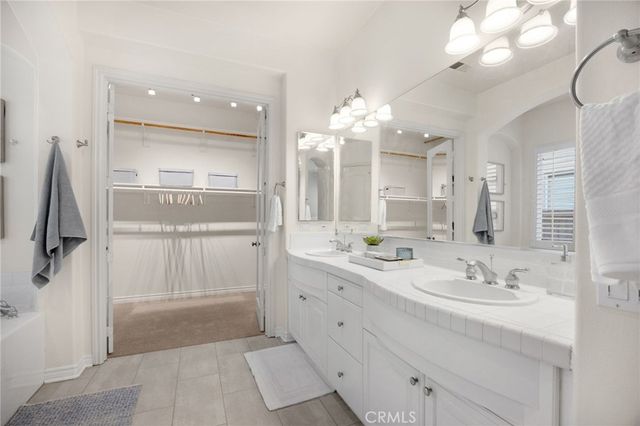 8040 Corte Sasafras, Carlsbad, CA 92009
