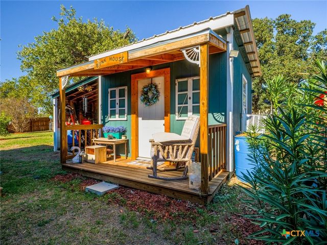 301 E Castlebriar, Granite Shoals, TX 78654