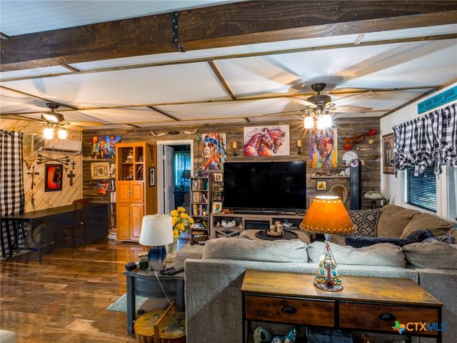 301 E Castlebriar, Granite Shoals, TX 78654